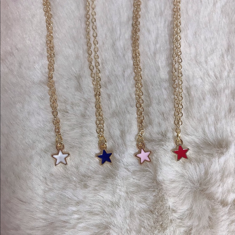 “Starry” Star Necklace (White)